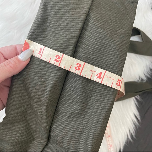 Bloomingdale’s LE Army Camo Kiss Print Canvas Tote NWOT - Picture 8 of 8